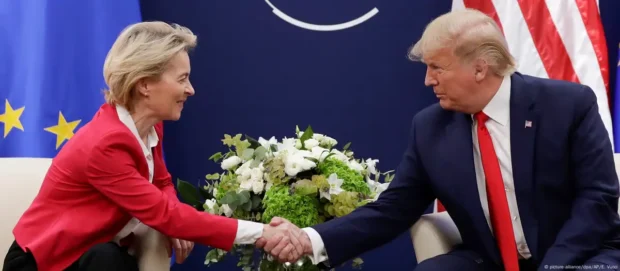 US President Trump and EC President von der Leyen shake hands at the Davos Forum in 2020